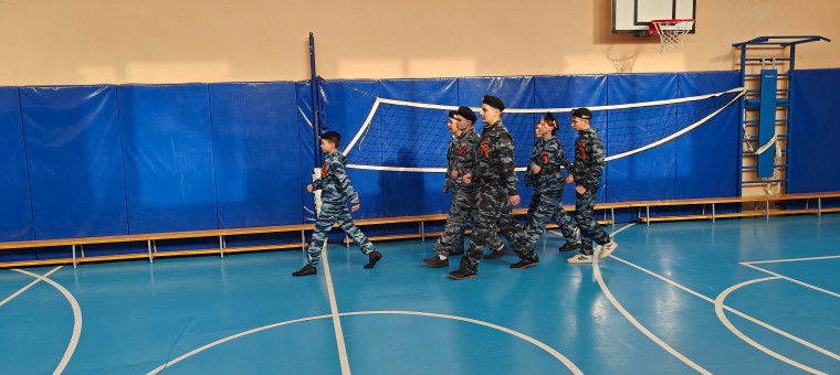 В школе прошел смотр строя и песни.